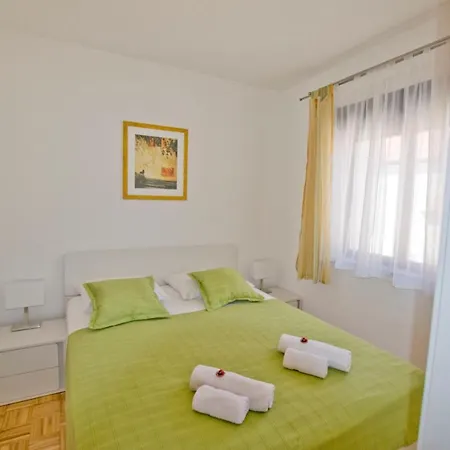 Alba Podstrana