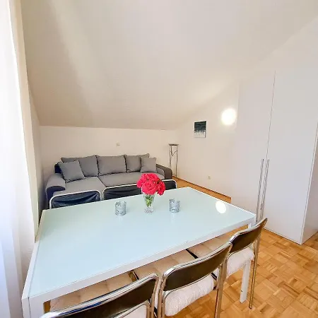Alba Podstrana