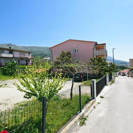 Alba Podstrana