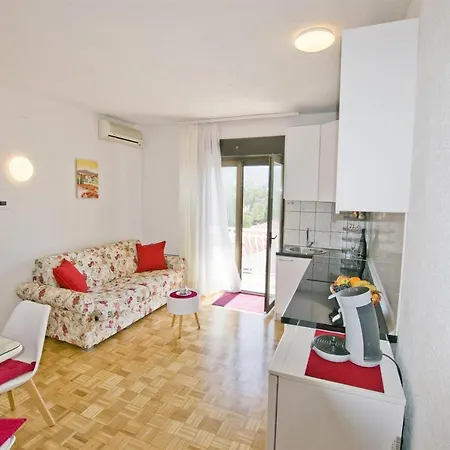 Alba Podstrana