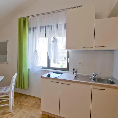Alba * Podstrana