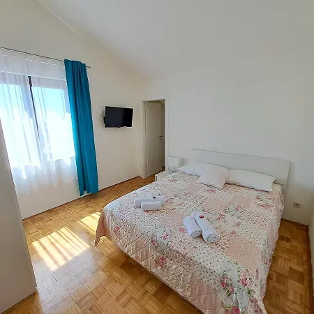 Alba Подстрана